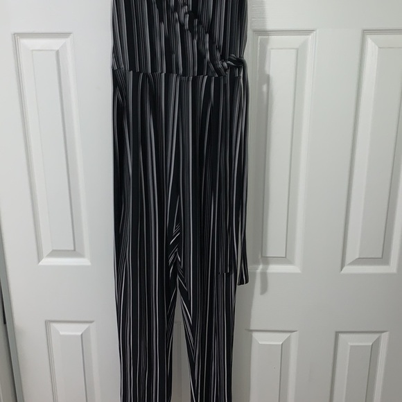 Just be black and white playsuit S​​​​​​ - Picture 3 of 4